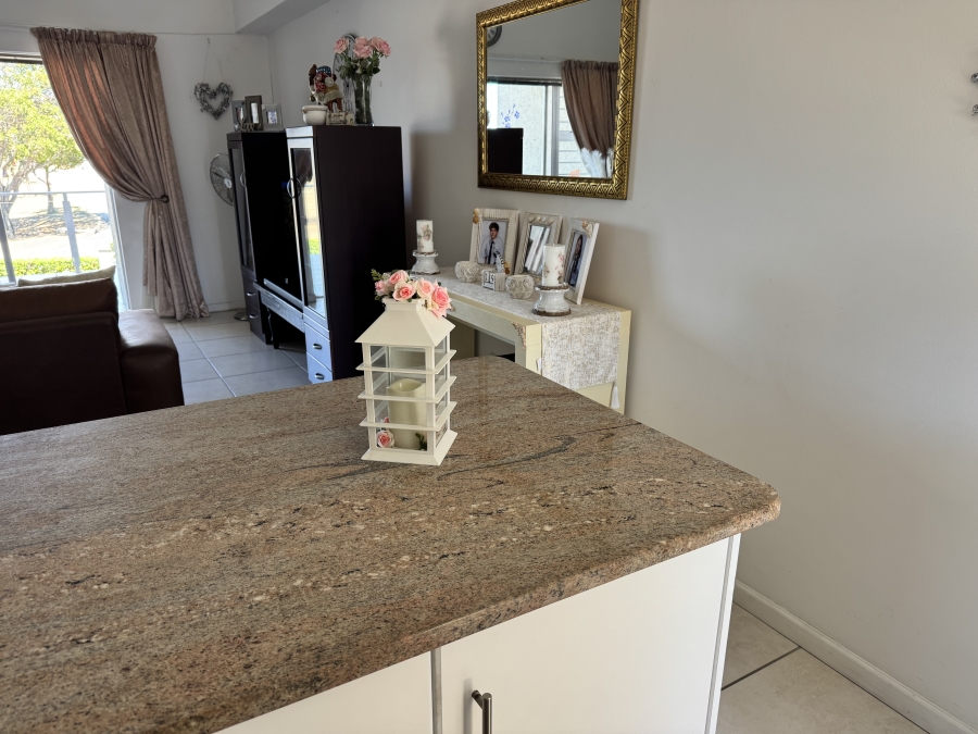 2 Bedroom Property for Sale in Hartenbos Central Western Cape